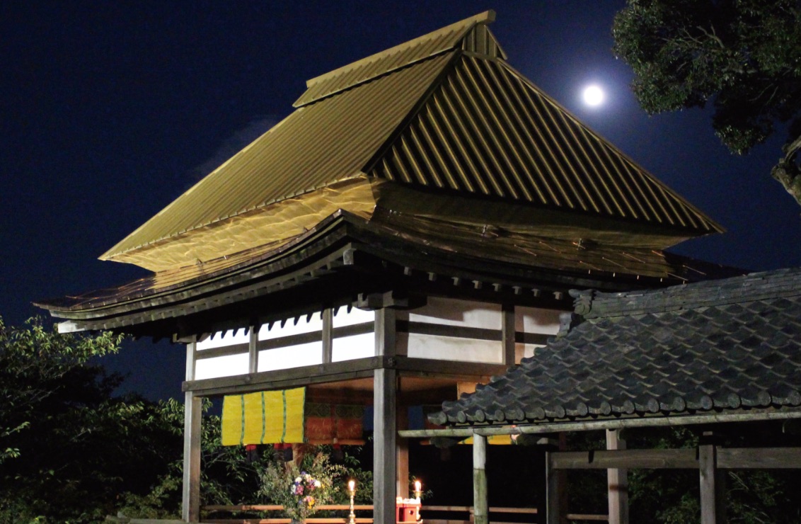 月見亭から眺める月 写真